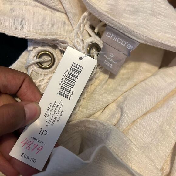 New Chico’s Blouse - Picture 3 of 5